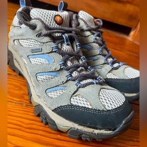 Merrell Womens Moab Hiking Shoe Size 8.5